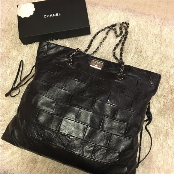 🌺SOLD 🌺Chanel glazed leather shoulder tote - Picture 3 of 11